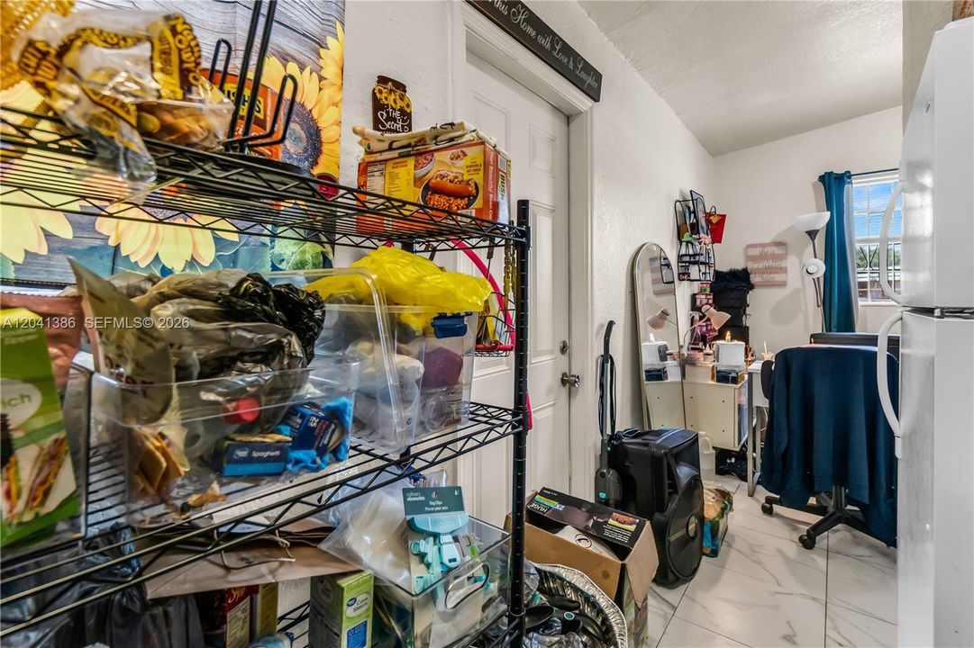 For Sale: $419,000 (3 beds, 1 baths, 800 Square Feet)