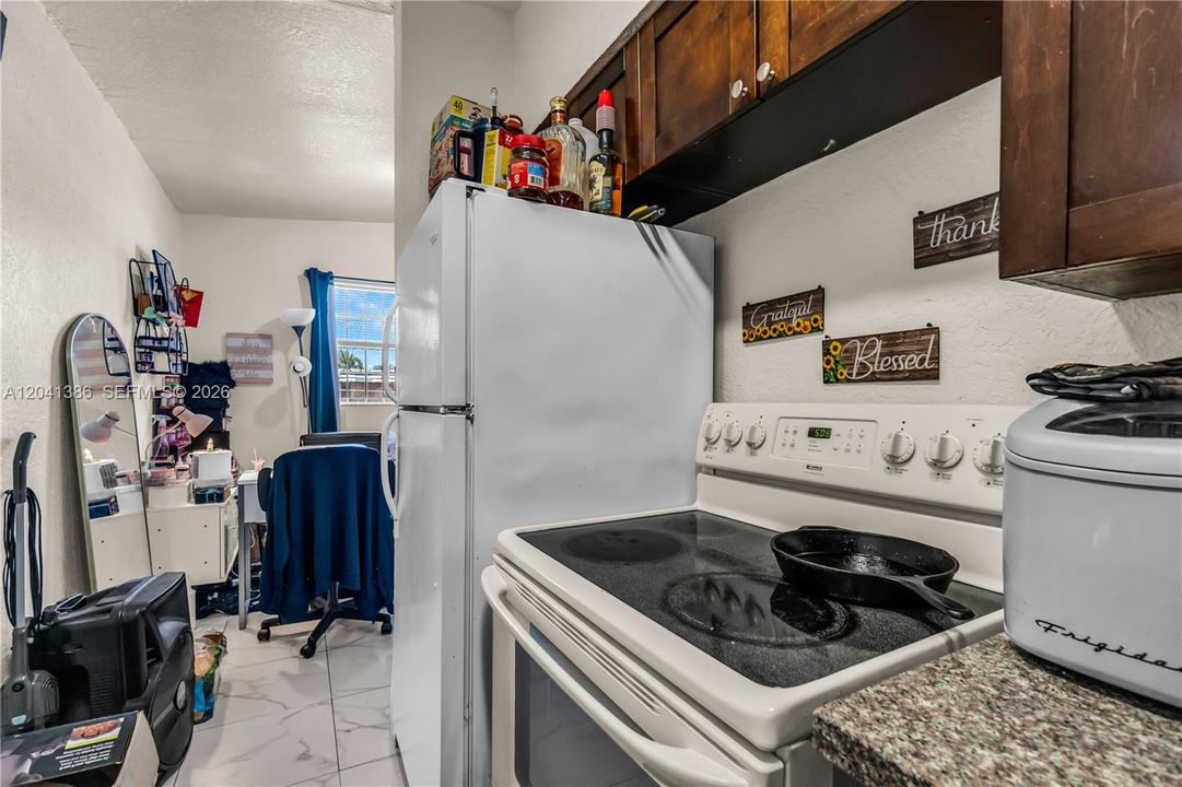For Sale: $419,000 (3 beds, 1 baths, 800 Square Feet)