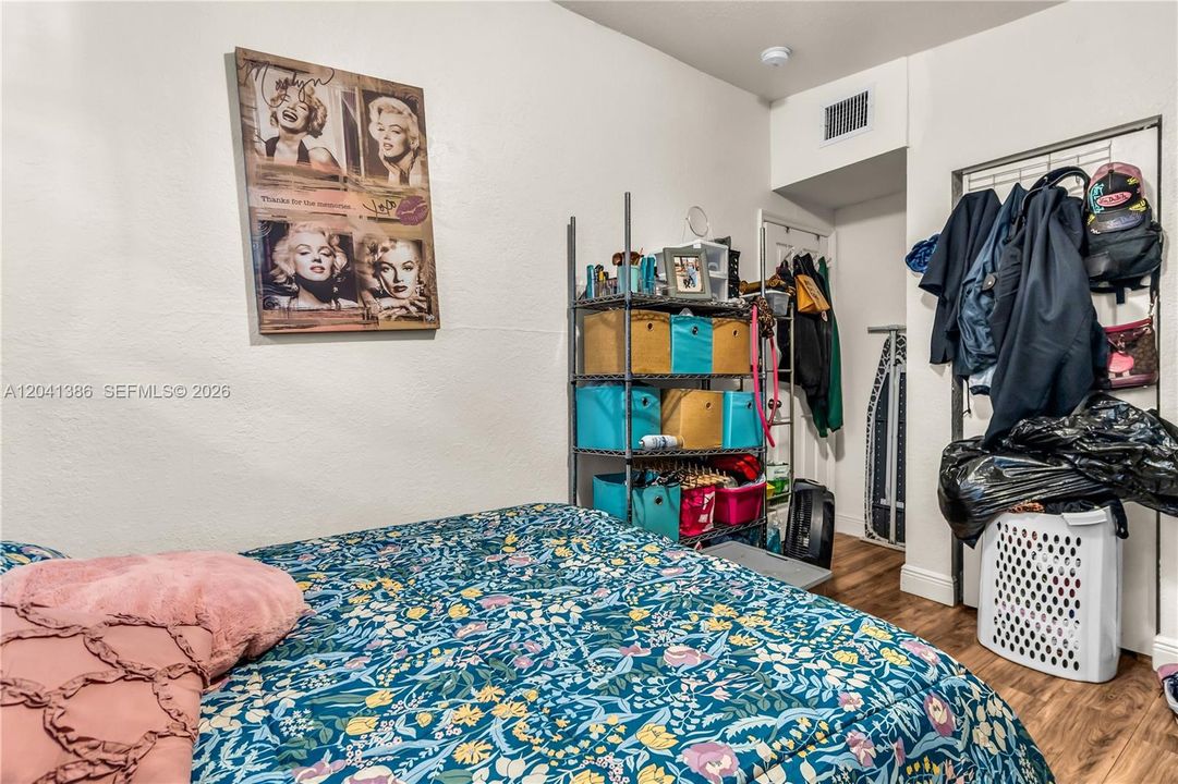 For Sale: $419,000 (3 beds, 1 baths, 800 Square Feet)