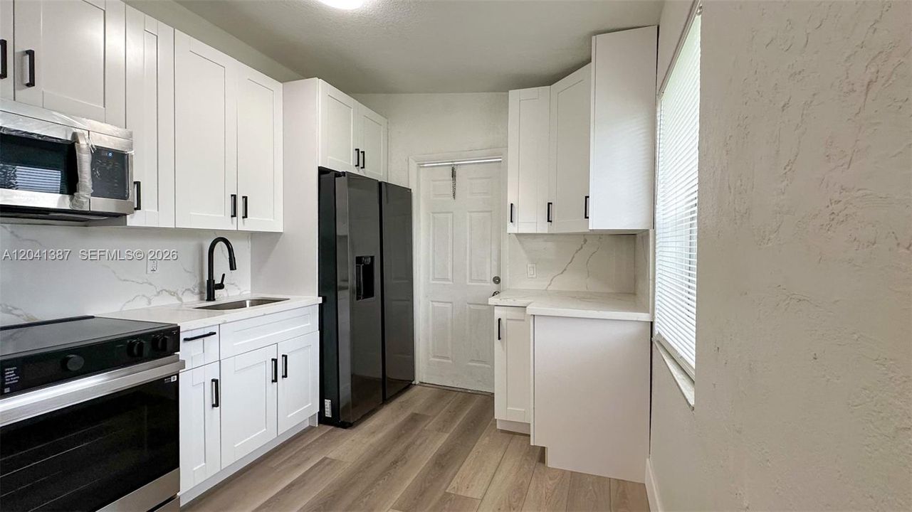 В аренду: $2,200 (2 спален, 1 ванн, 576 Квадратных фут)