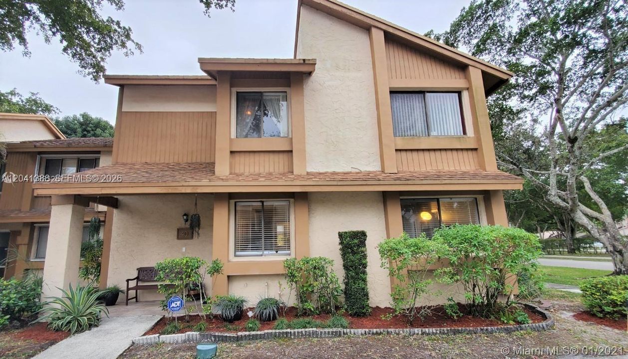 For Sale: $235,000 (2 beds, 1 baths, 964 Square Feet)