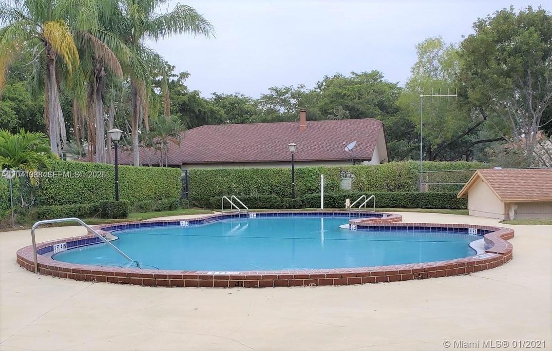 For Sale: $235,000 (2 beds, 1 baths, 964 Square Feet)