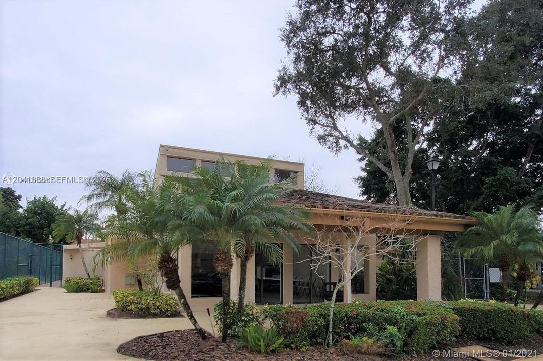 For Sale: $235,000 (2 beds, 1 baths, 964 Square Feet)