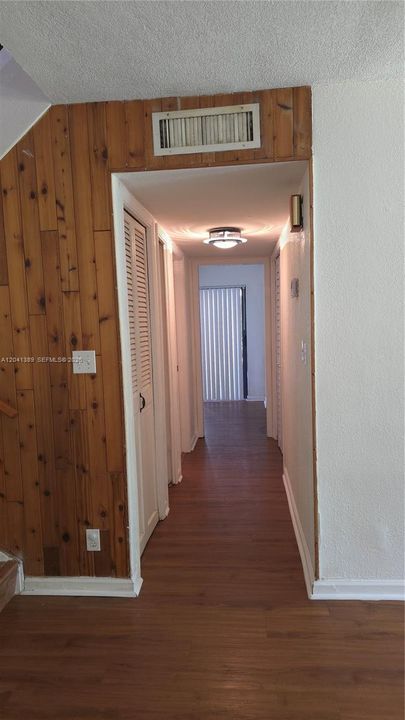 For Sale: $350,000 (3 beds, 2 baths, 1861 Square Feet)