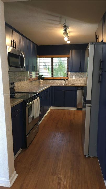 For Sale: $350,000 (3 beds, 2 baths, 1861 Square Feet)