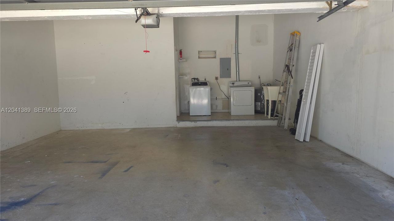 For Sale: $350,000 (3 beds, 2 baths, 1861 Square Feet)