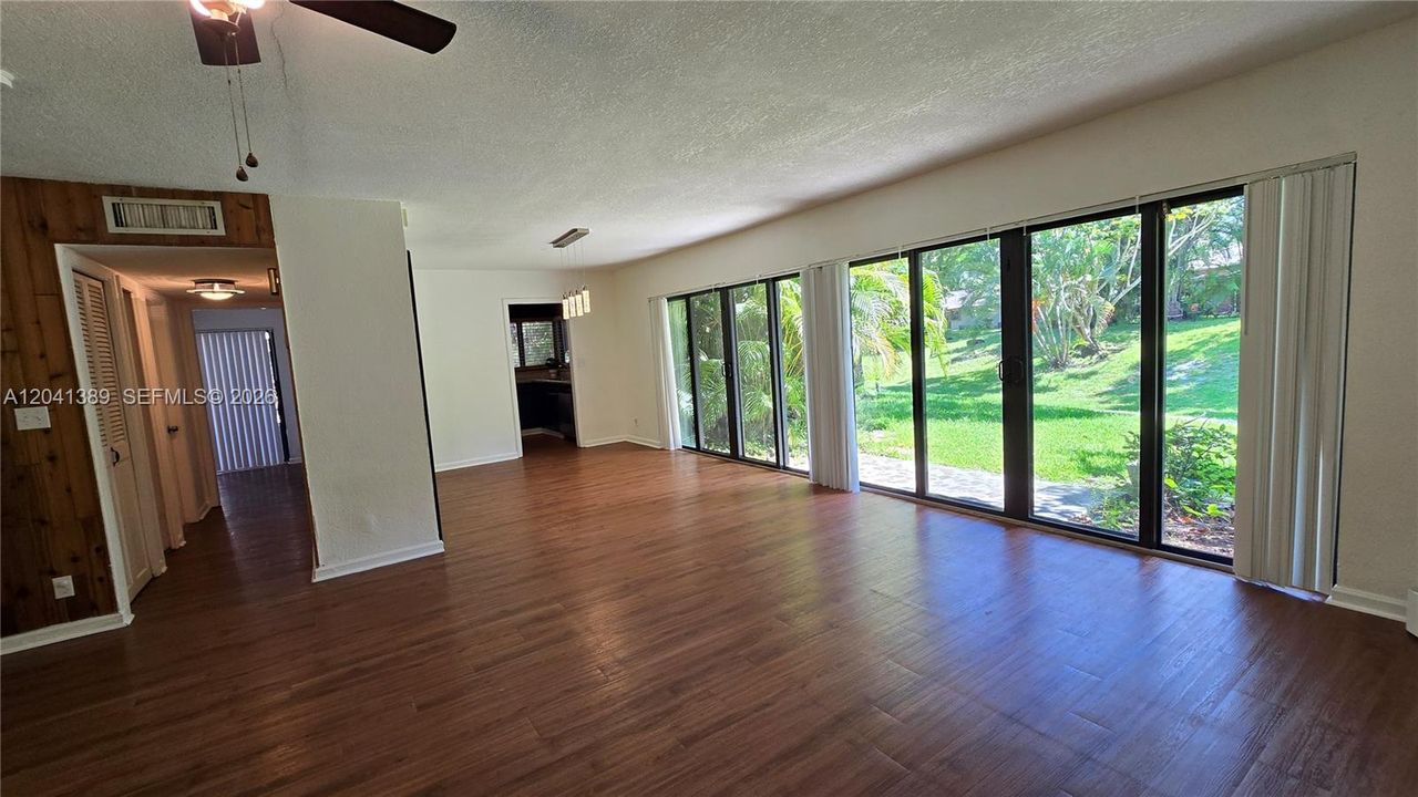 For Sale: $350,000 (3 beds, 2 baths, 1861 Square Feet)