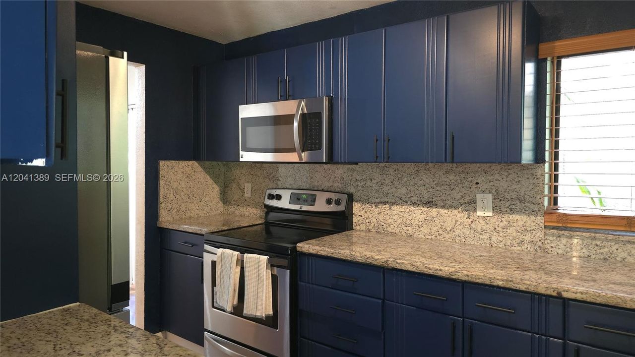 For Sale: $350,000 (3 beds, 2 baths, 1861 Square Feet)