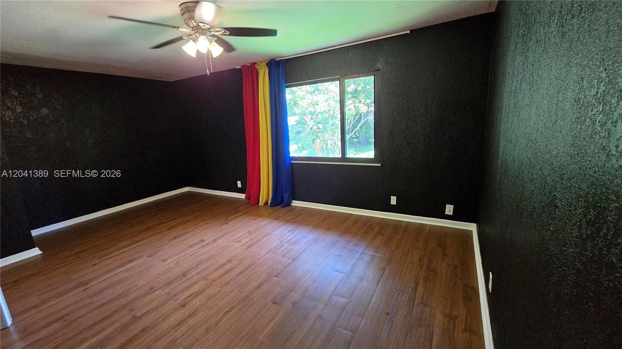 For Sale: $350,000 (3 beds, 2 baths, 1861 Square Feet)