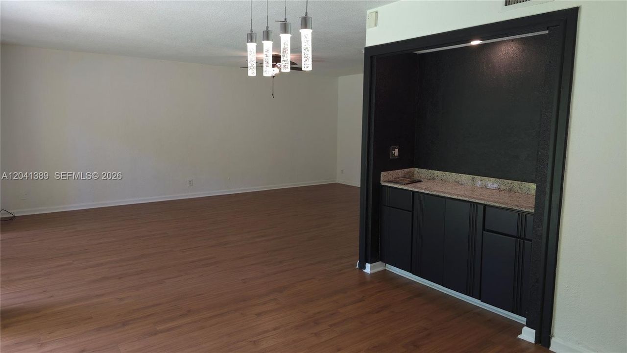 For Sale: $350,000 (3 beds, 2 baths, 1861 Square Feet)