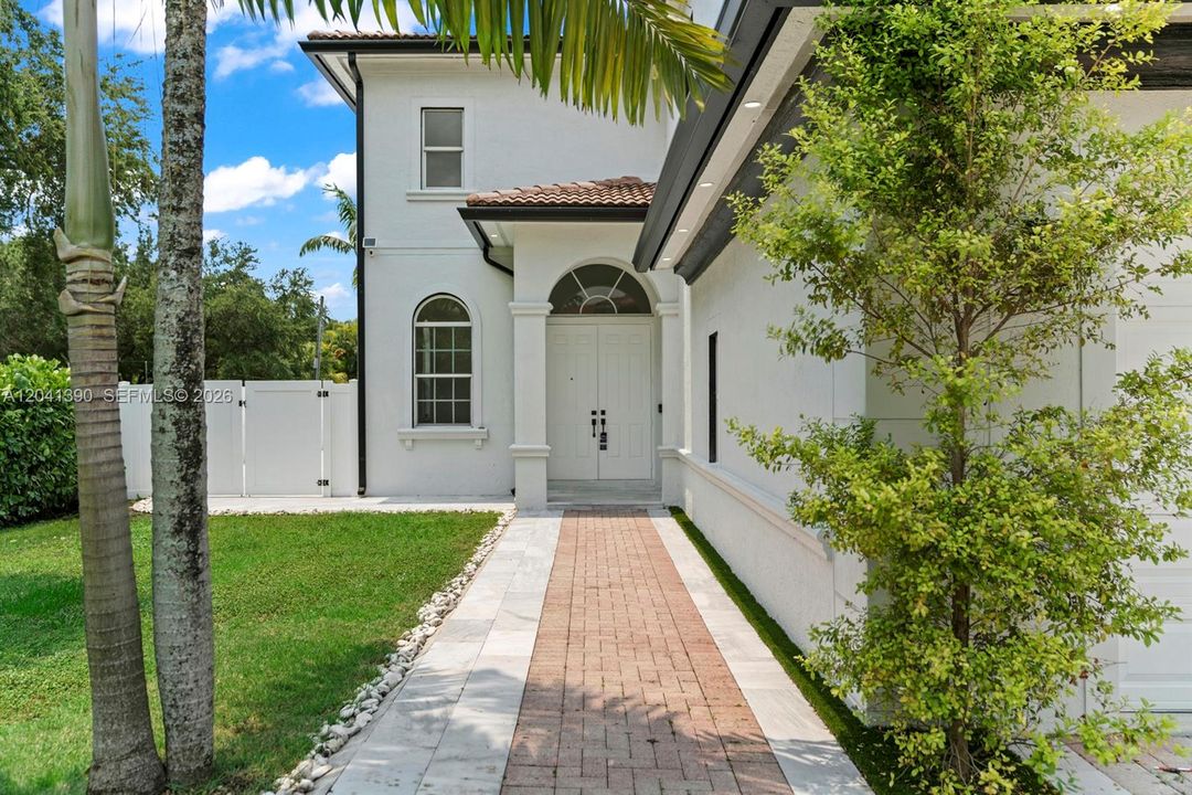 For Rent: $8,500 (3 beds, 2 baths, 2568 Square Feet)
