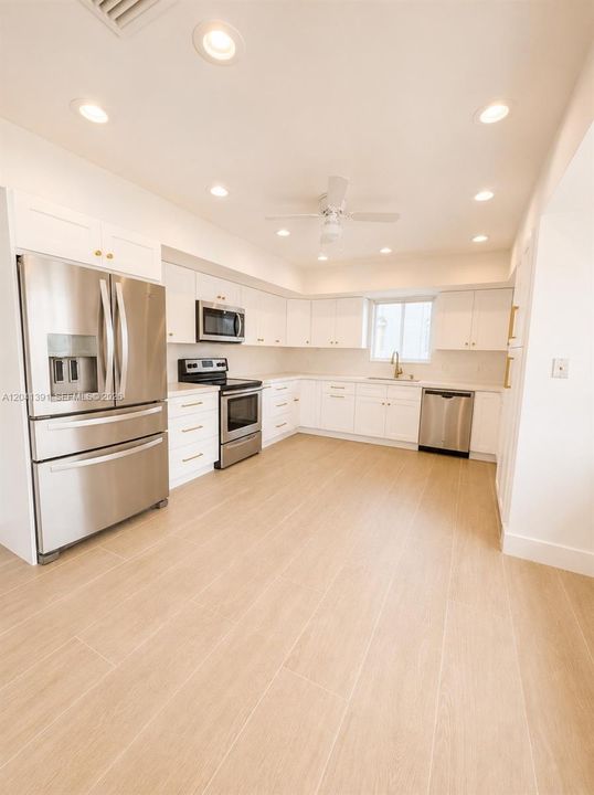For Rent: $15,000 (4 beds, 3 baths, 2925 Square Feet)
