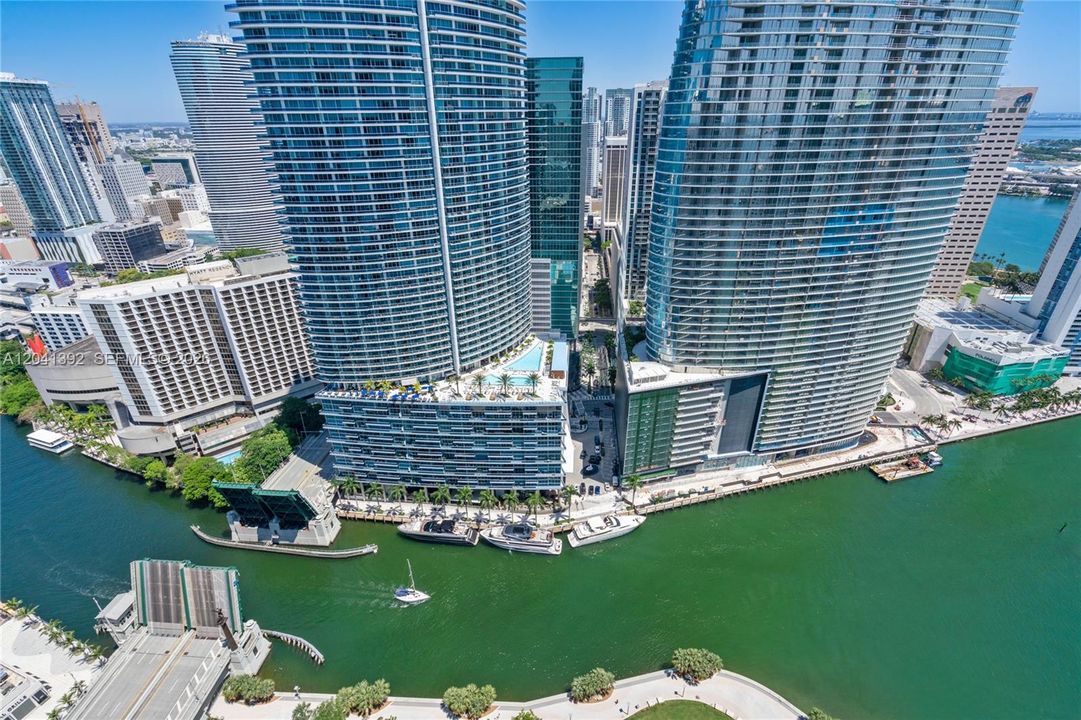 For Sale: $770,000 (2 beds, 2 baths, 1168 Square Feet)