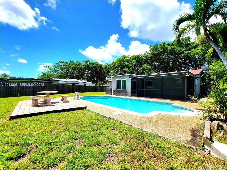 For Rent: $4,000 (3 beds, 2 baths, 1630 Square Feet)