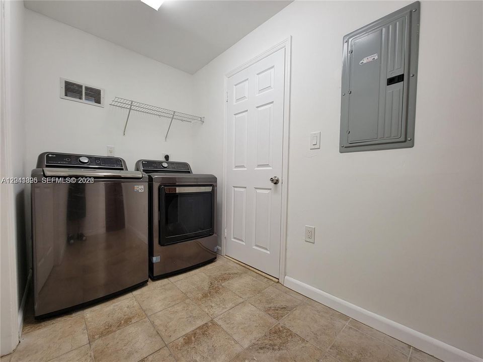 For Rent: $4,000 (3 beds, 2 baths, 1630 Square Feet)