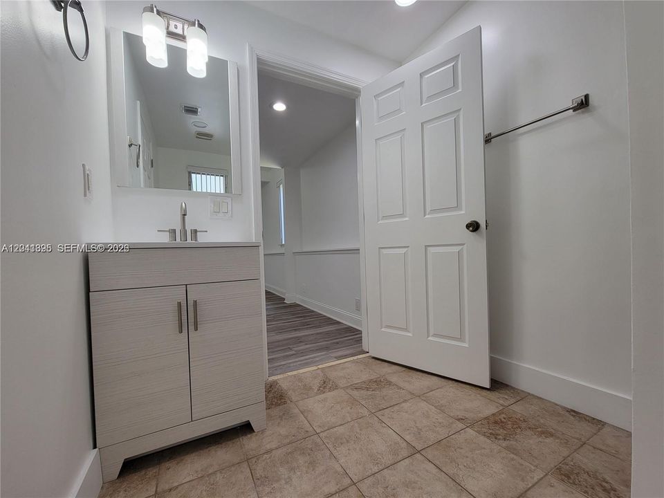 For Rent: $4,000 (3 beds, 2 baths, 1630 Square Feet)