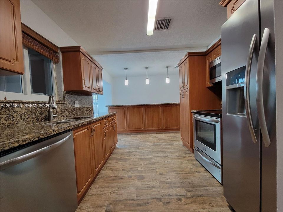 For Rent: $4,000 (3 beds, 2 baths, 1630 Square Feet)