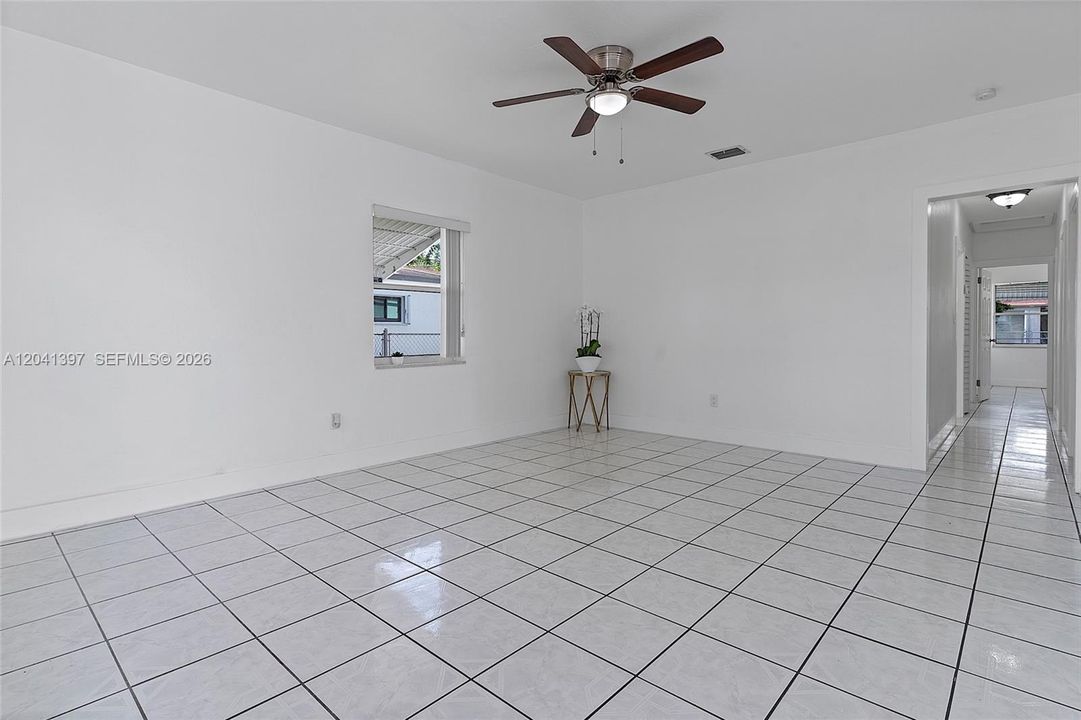 For Rent: $3,400 (3 beds, 1 baths, 1360 Square Feet)