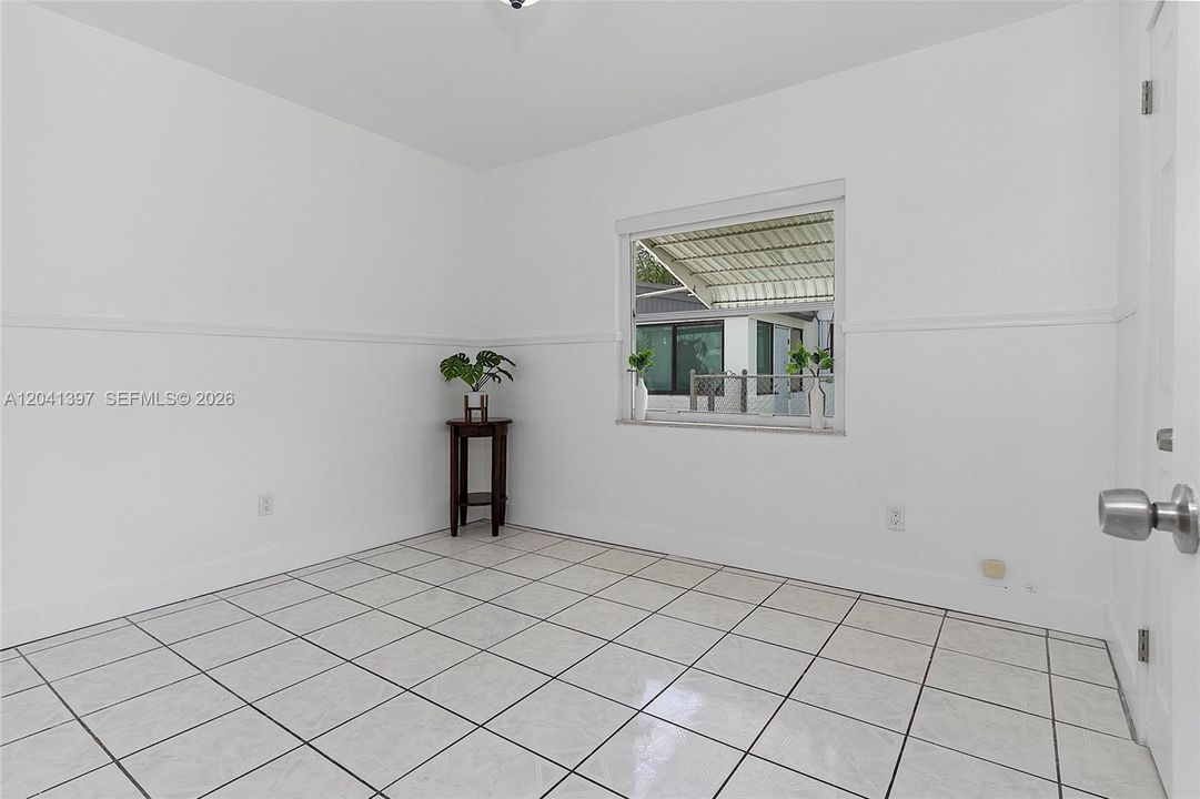 For Rent: $3,400 (3 beds, 1 baths, 1360 Square Feet)