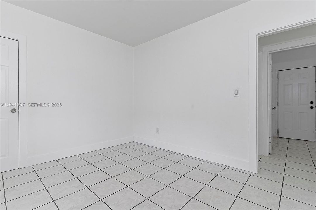 For Rent: $3,400 (3 beds, 1 baths, 1360 Square Feet)