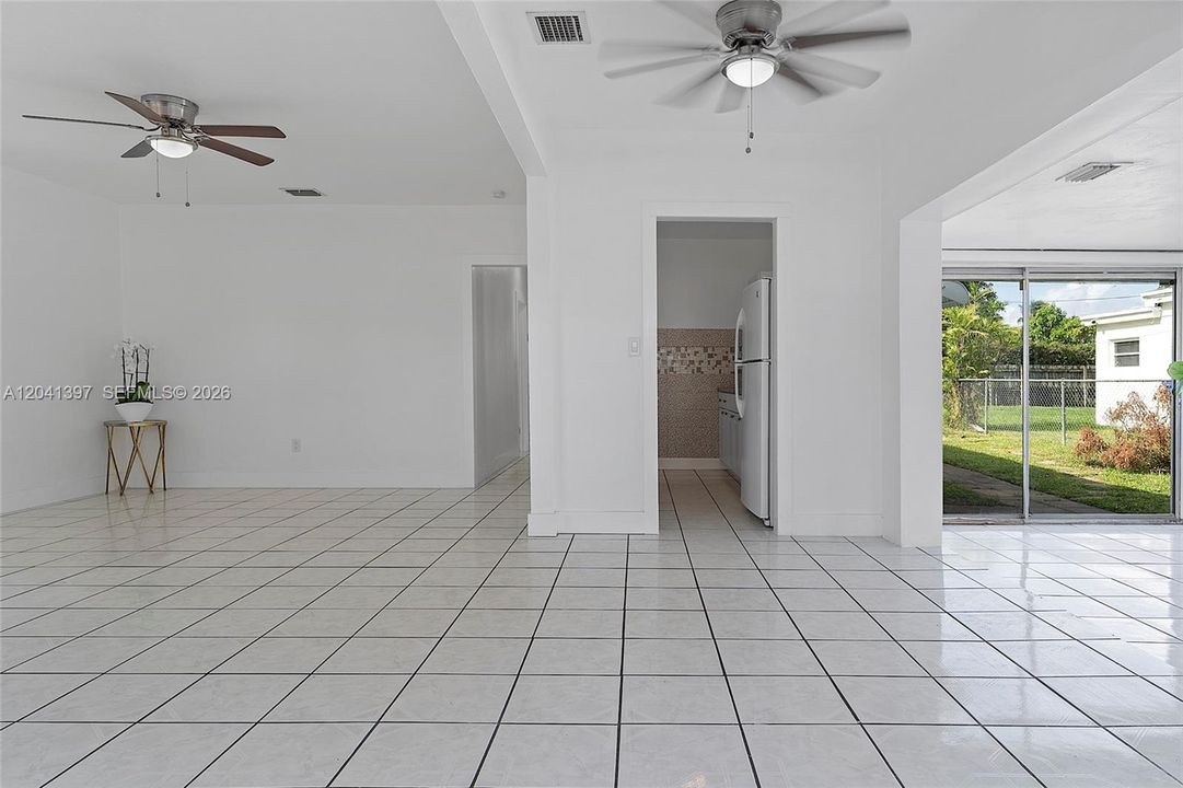 For Rent: $3,400 (3 beds, 1 baths, 1360 Square Feet)