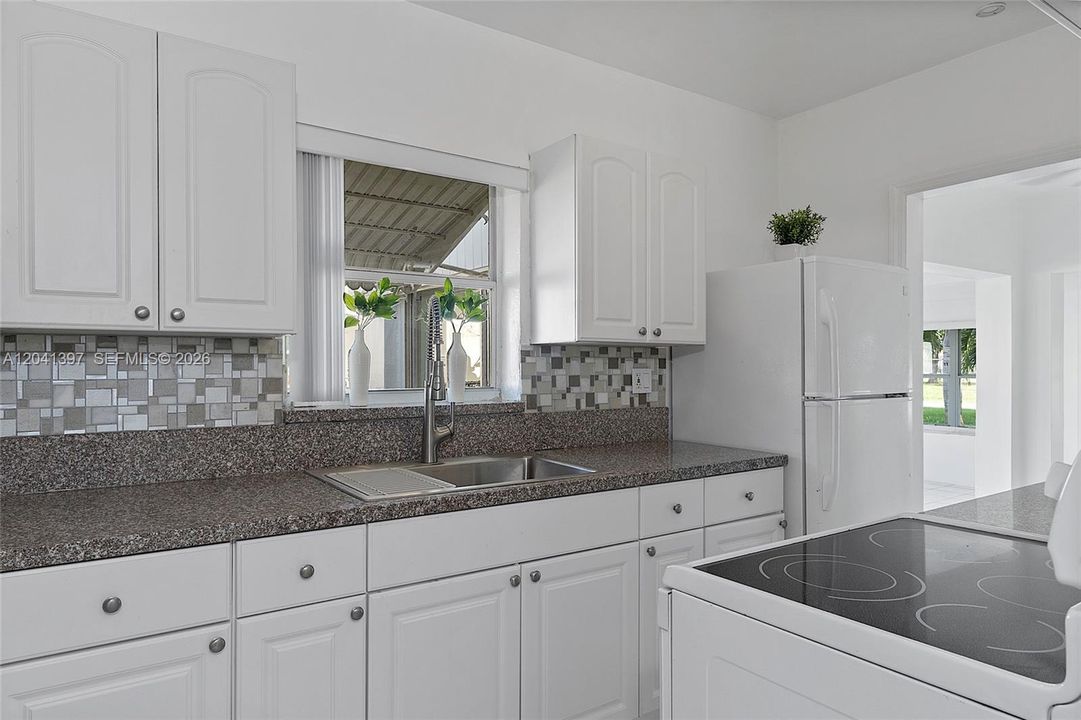 For Rent: $3,400 (3 beds, 1 baths, 1360 Square Feet)