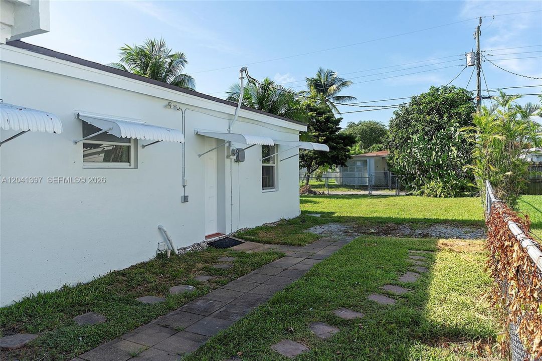 For Rent: $3,400 (3 beds, 1 baths, 1360 Square Feet)