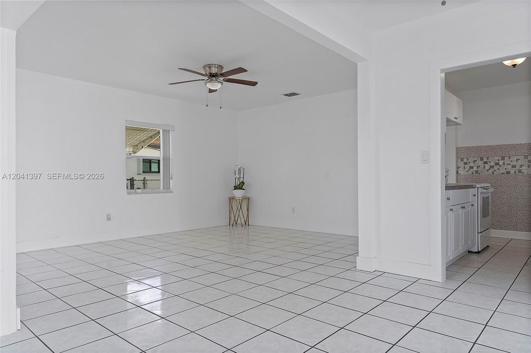 For Rent: $3,400 (3 beds, 1 baths, 1360 Square Feet)