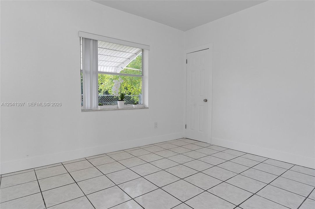 For Rent: $3,400 (3 beds, 1 baths, 1360 Square Feet)