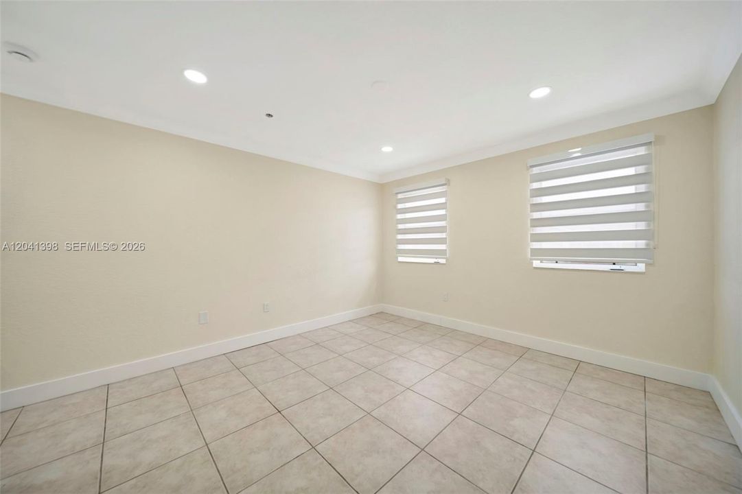 For Rent: $2,300 (2 beds, 2 baths, 1298 Square Feet)
