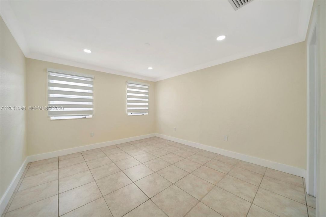 For Rent: $2,300 (2 beds, 2 baths, 1298 Square Feet)