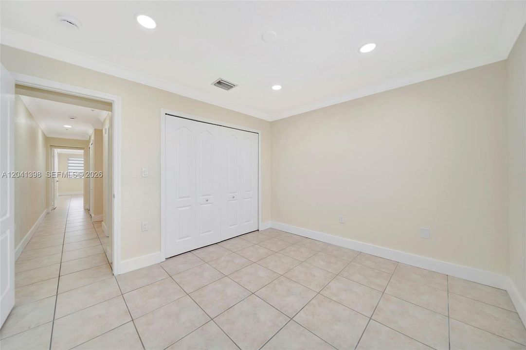 For Rent: $2,300 (2 beds, 2 baths, 1298 Square Feet)
