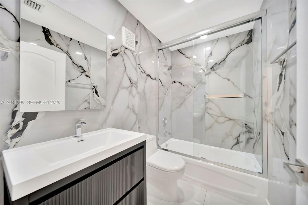 For Rent: $2,300 (2 beds, 2 baths, 1298 Square Feet)