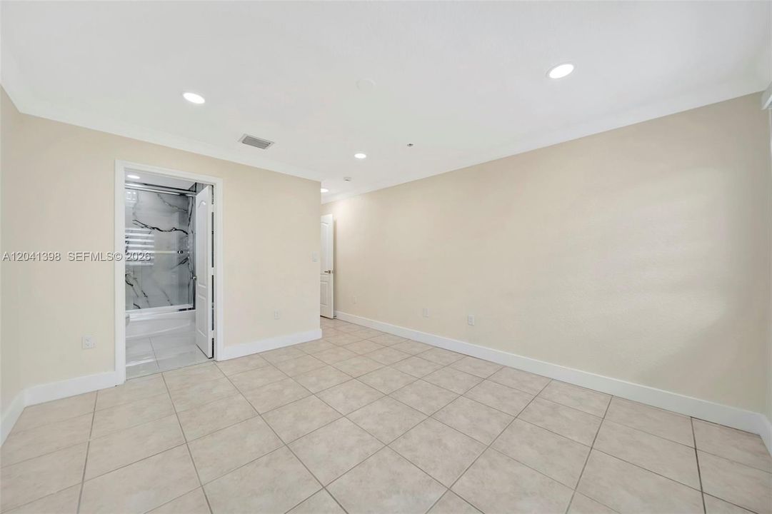 For Rent: $2,300 (2 beds, 2 baths, 1298 Square Feet)
