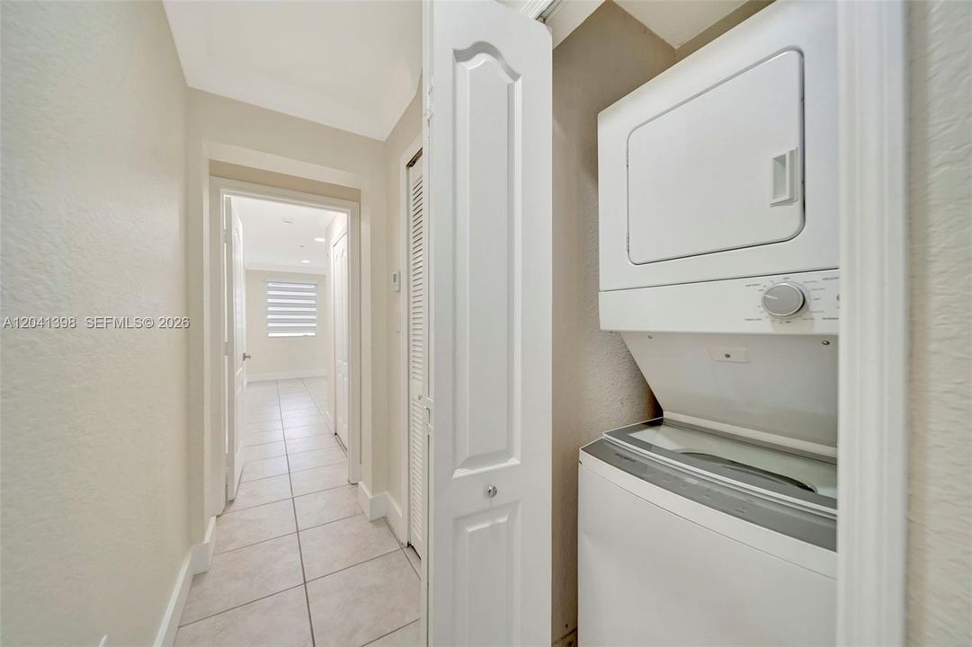 For Rent: $2,300 (2 beds, 2 baths, 1298 Square Feet)
