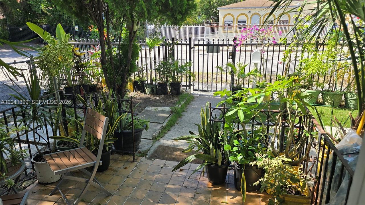 For Sale: $990,000 (4 beds, 2 baths, 1708 Square Feet)