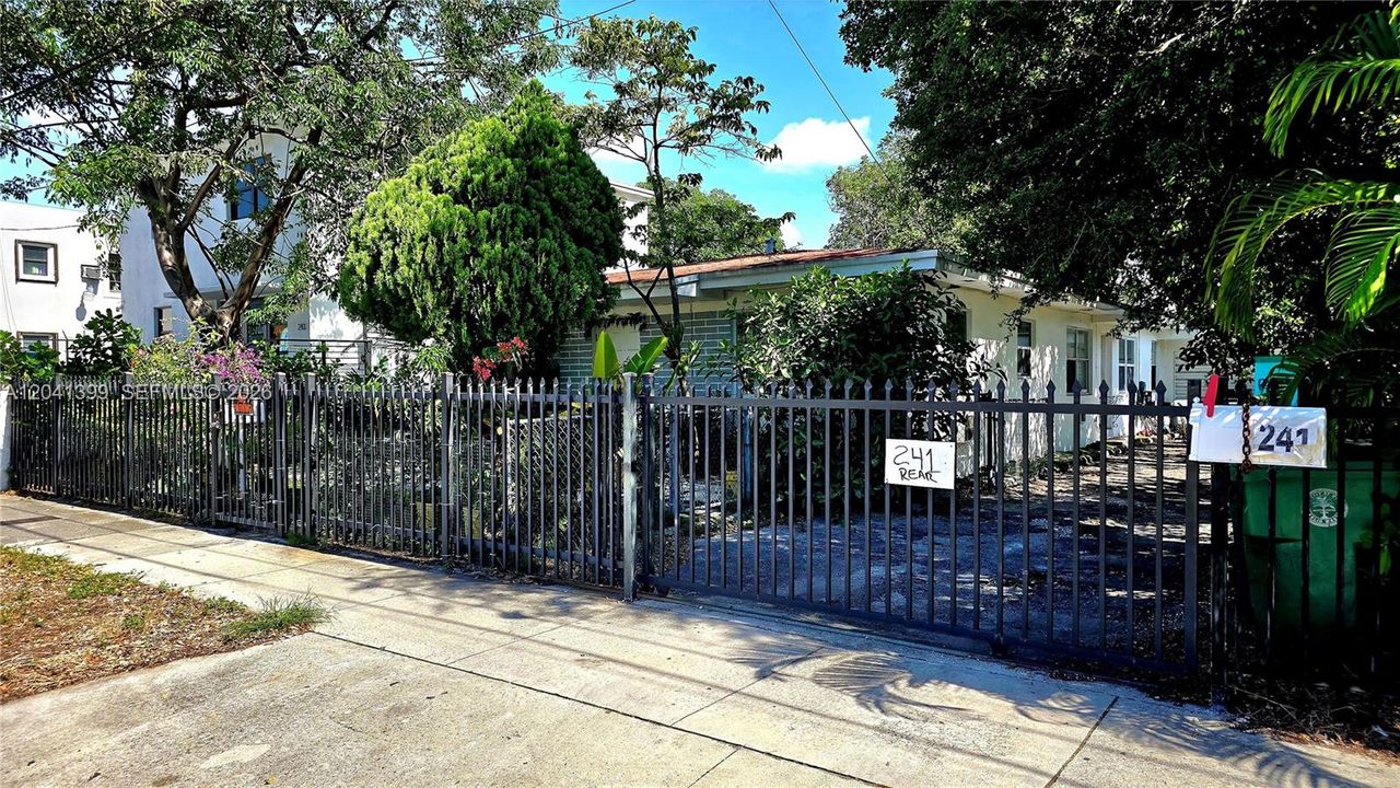 For Sale: $990,000 (4 beds, 2 baths, 1708 Square Feet)