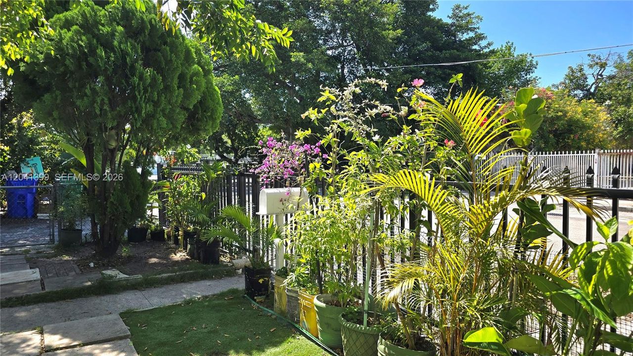 For Sale: $990,000 (4 beds, 2 baths, 1708 Square Feet)