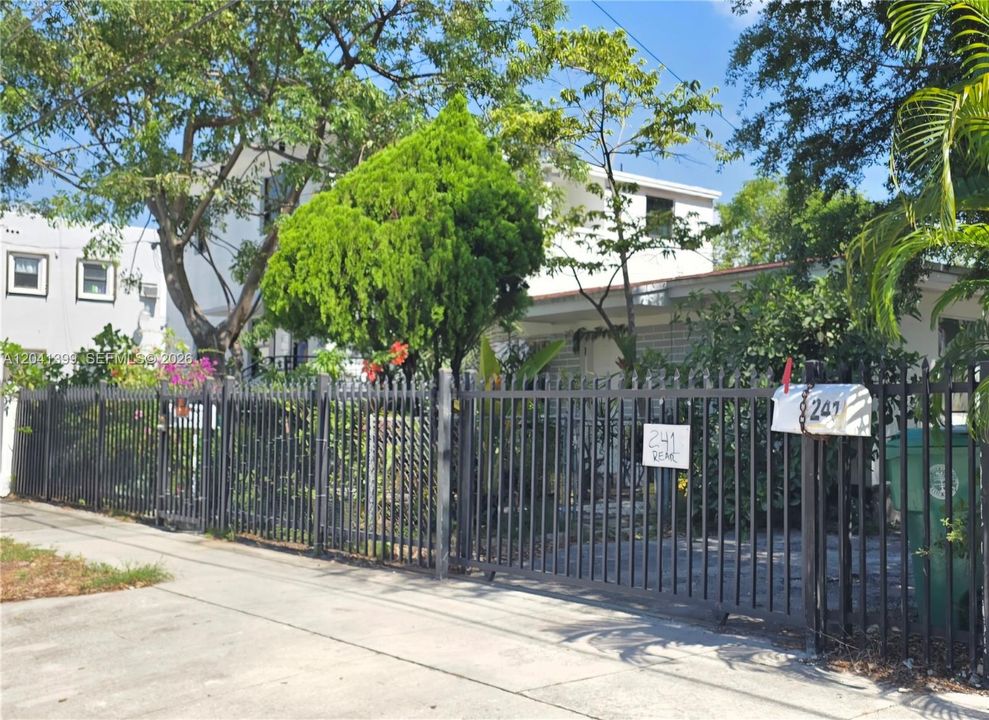 For Sale: $990,000 (4 beds, 2 baths, 1708 Square Feet)