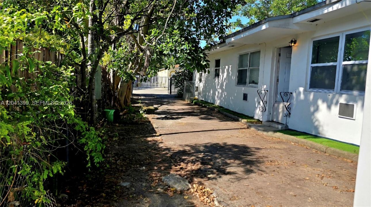 For Sale: $990,000 (4 beds, 2 baths, 1708 Square Feet)