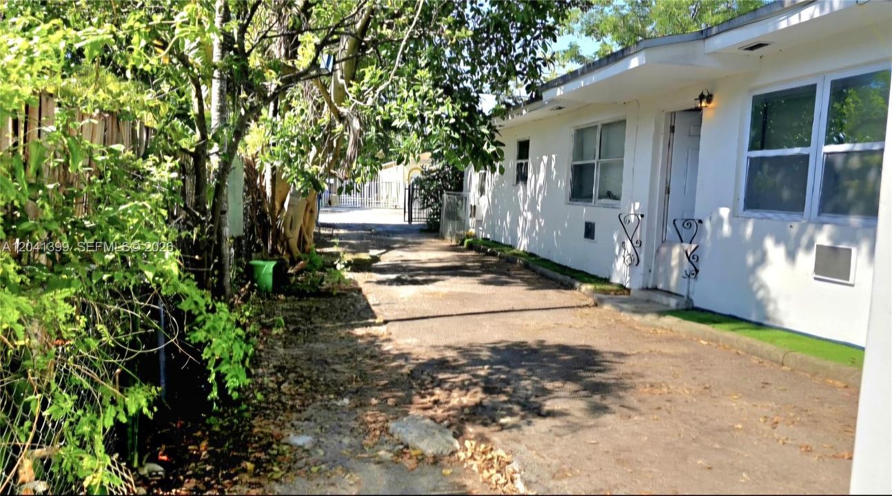 For Sale: $990,000 (4 beds, 2 baths, 1708 Square Feet)