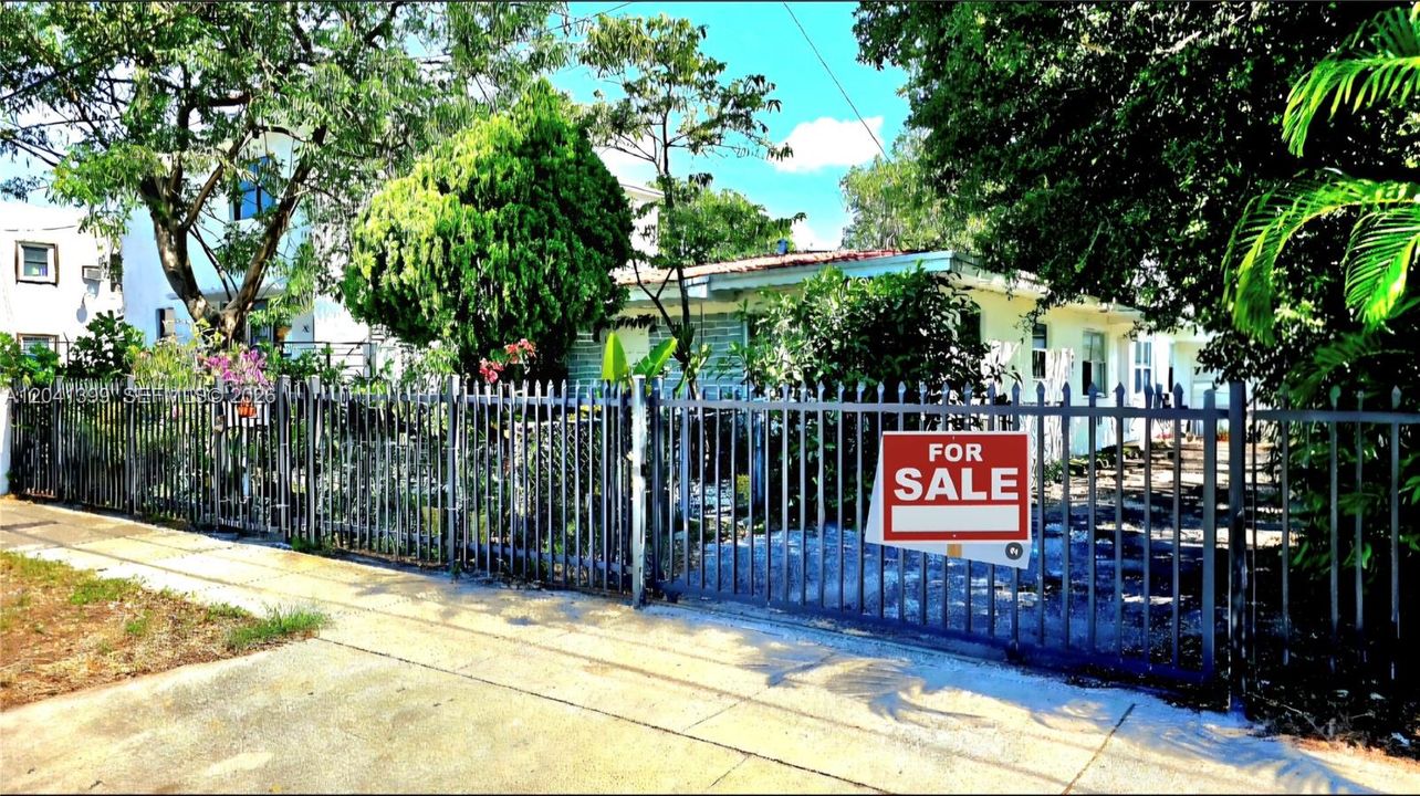 For Sale: $990,000 (4 beds, 2 baths, 1708 Square Feet)