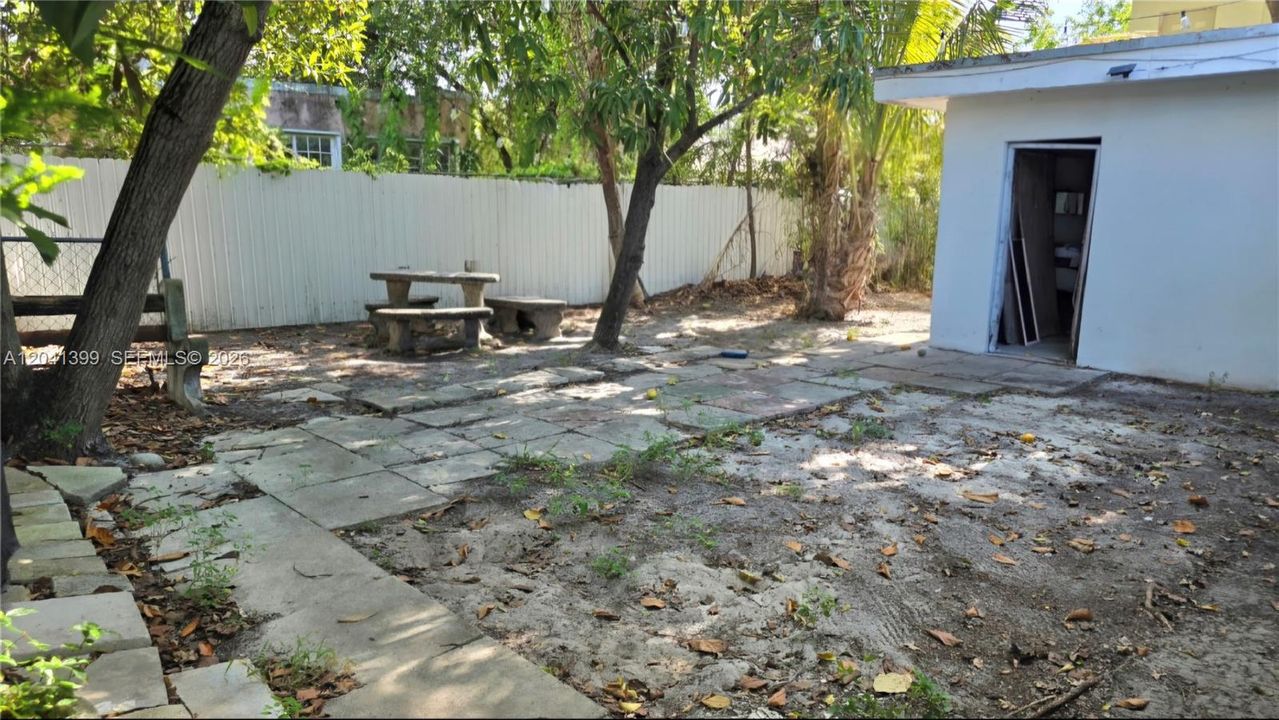 For Sale: $990,000 (4 beds, 2 baths, 1708 Square Feet)