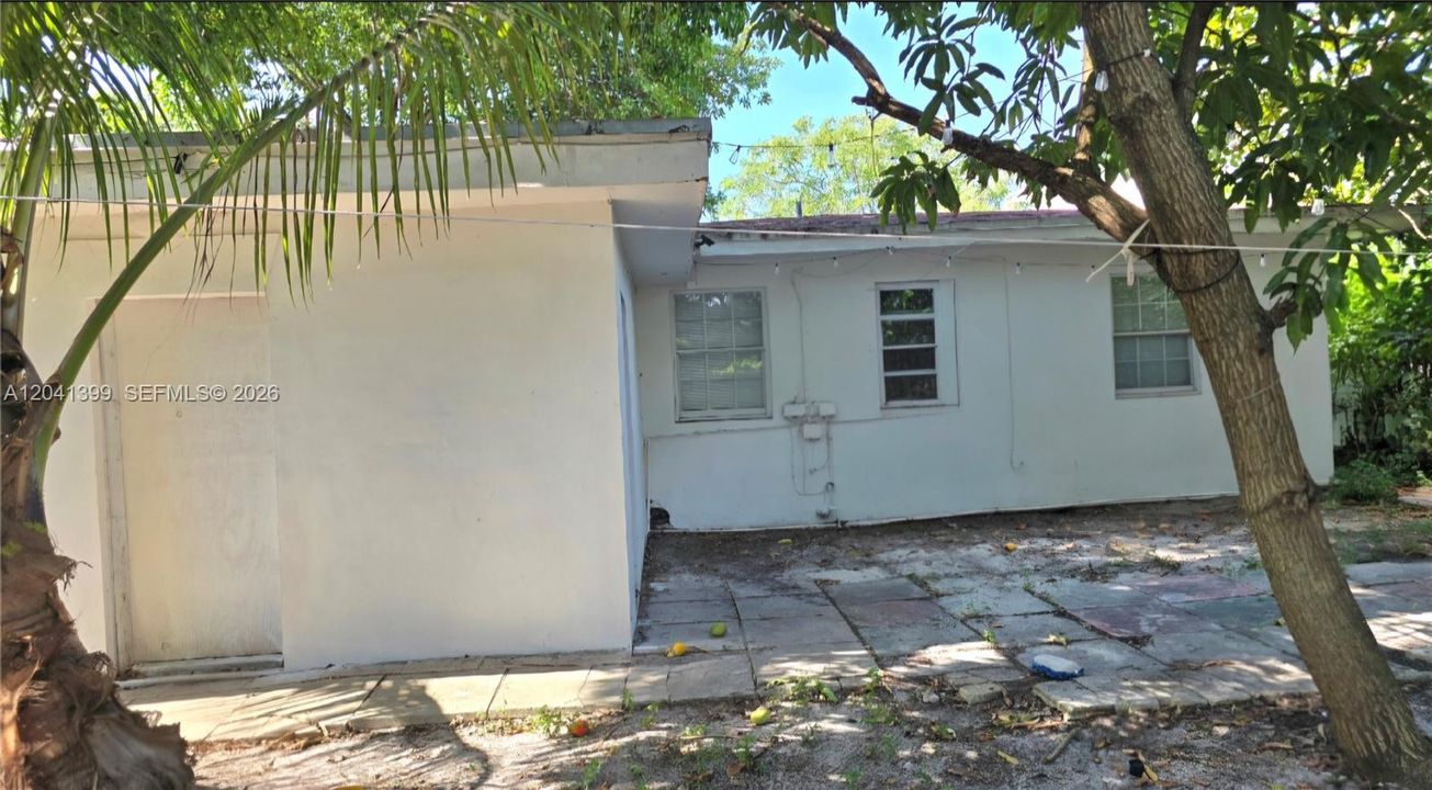 For Sale: $990,000 (4 beds, 2 baths, 1708 Square Feet)