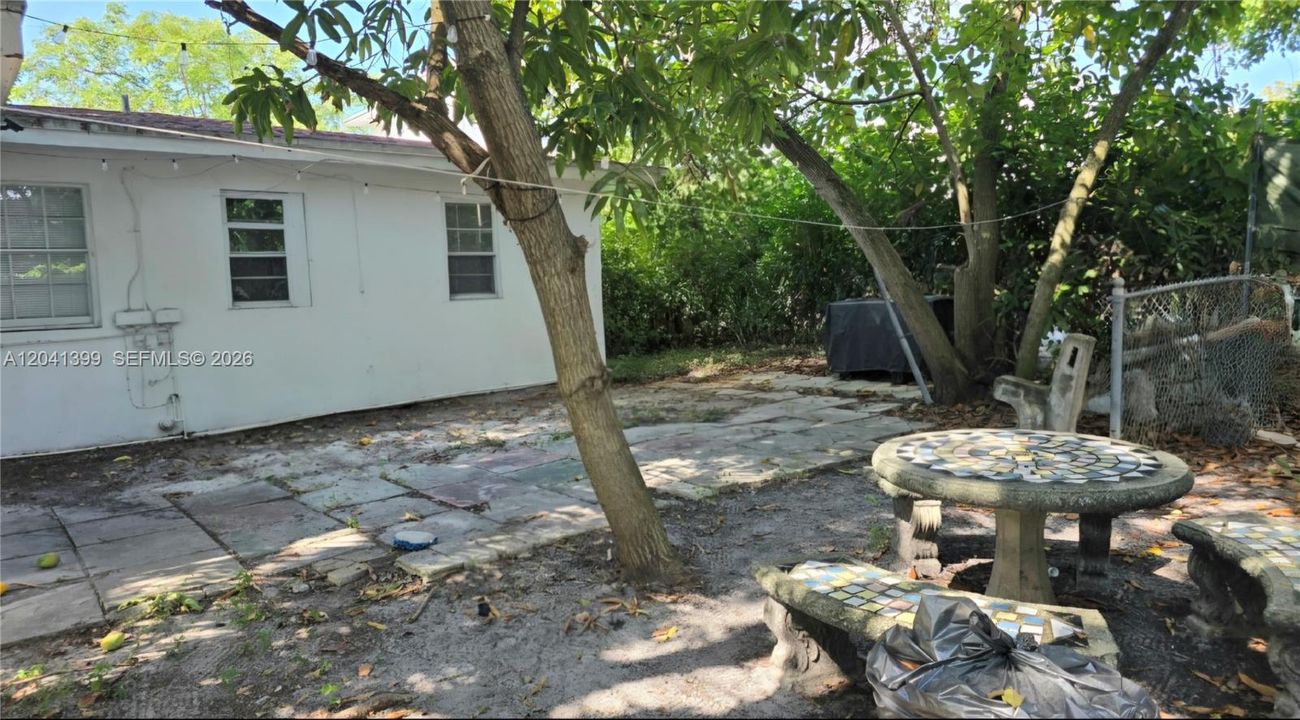 For Sale: $990,000 (4 beds, 2 baths, 1708 Square Feet)