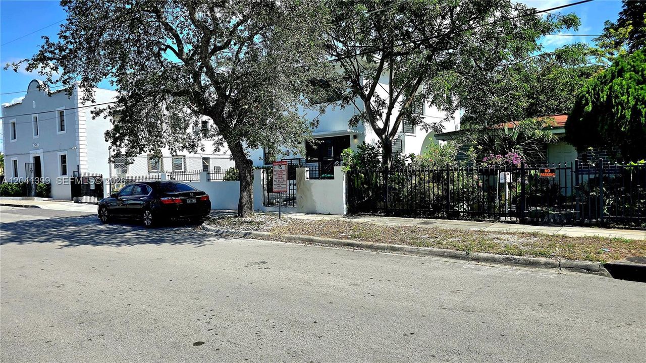 For Sale: $990,000 (4 beds, 2 baths, 1708 Square Feet)
