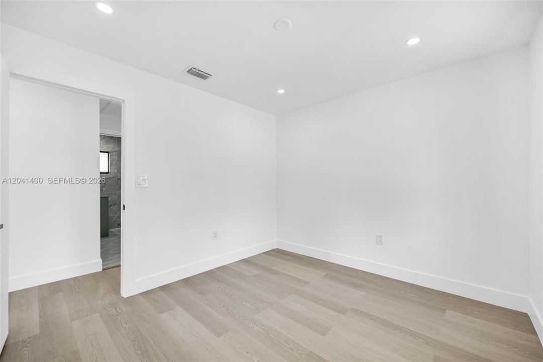En Venta: $745,000 (3 camas, 2 baños, 1118 Pies cuadrados)
