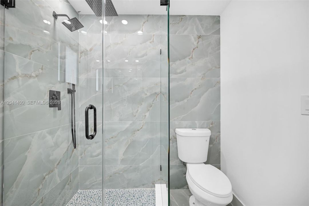 En Venta: $745,000 (3 camas, 2 baños, 1118 Pies cuadrados)