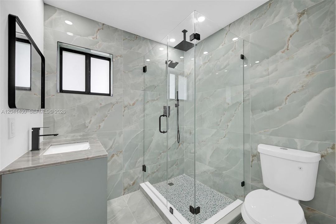 En Venta: $745,000 (3 camas, 2 baños, 1118 Pies cuadrados)