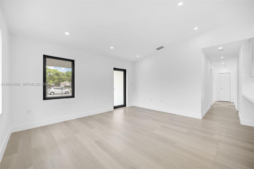 En Venta: $745,000 (3 camas, 2 baños, 1118 Pies cuadrados)